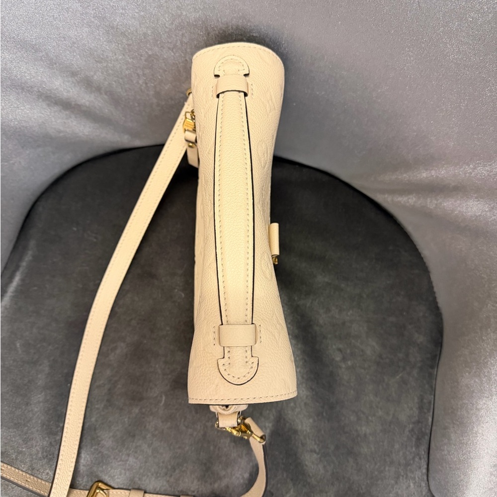 Louis Vuitton Ivory Crossbody Bag - Picture 7 of 7